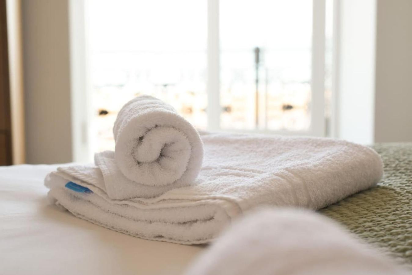 Air Maison - Stunning Beach Front Apartment ポーツマス エクステリア 写真