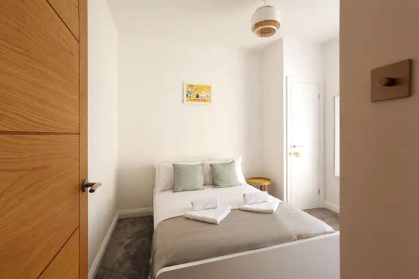 Air Maison - Stunning Beach Front Apartment ポーツマス エクステリア 写真