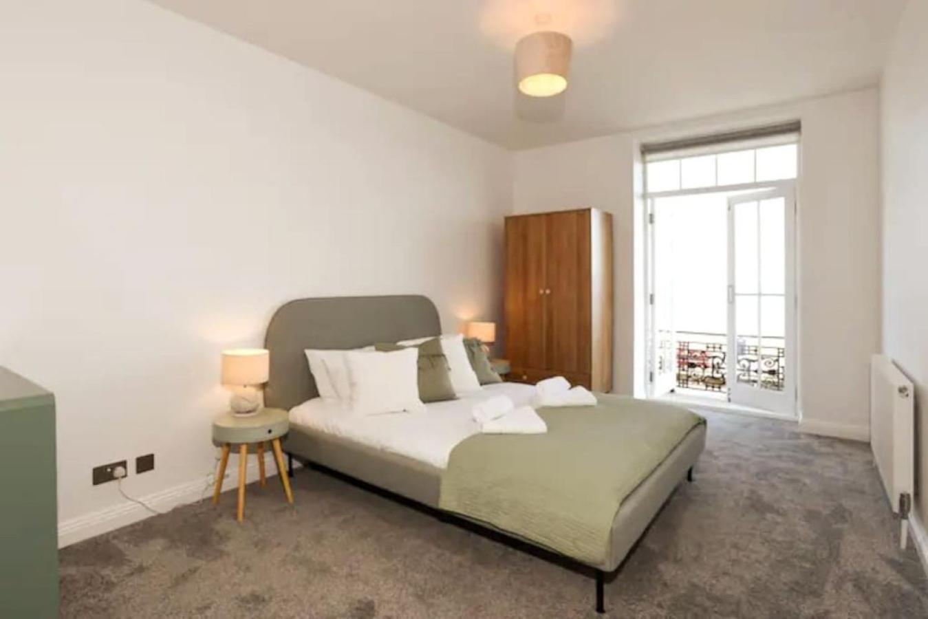 Air Maison - Stunning Beach Front Apartment ポーツマス エクステリア 写真