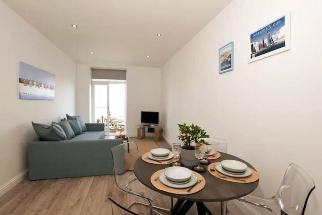 Air Maison - Stunning Beach Front Apartment ポーツマス エクステリア 写真