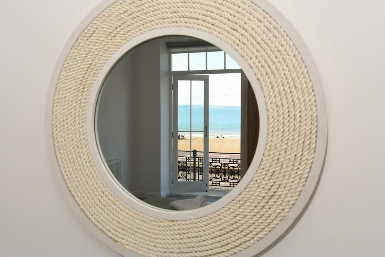 Air Maison - Stunning Beach Front Apartment ポーツマス エクステリア 写真